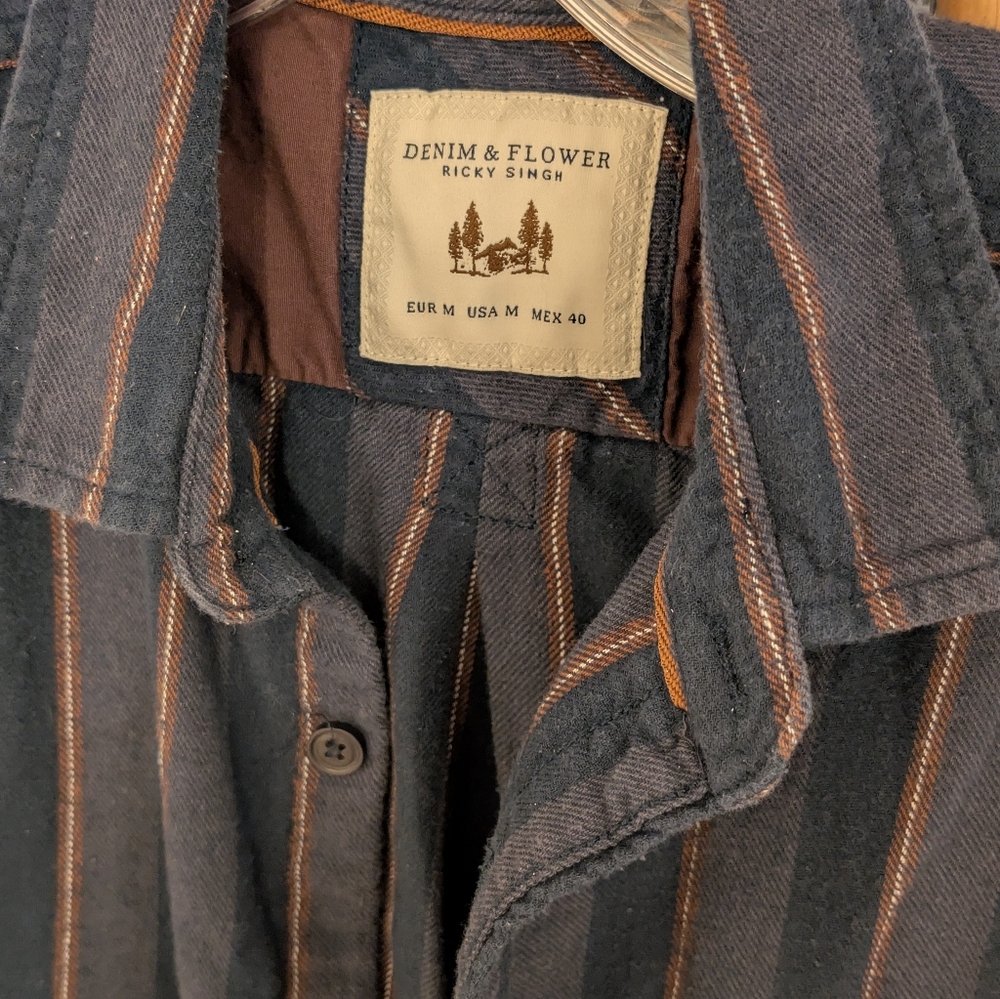 Men's Striped Button-Up Shirt - Picture 3 of 3